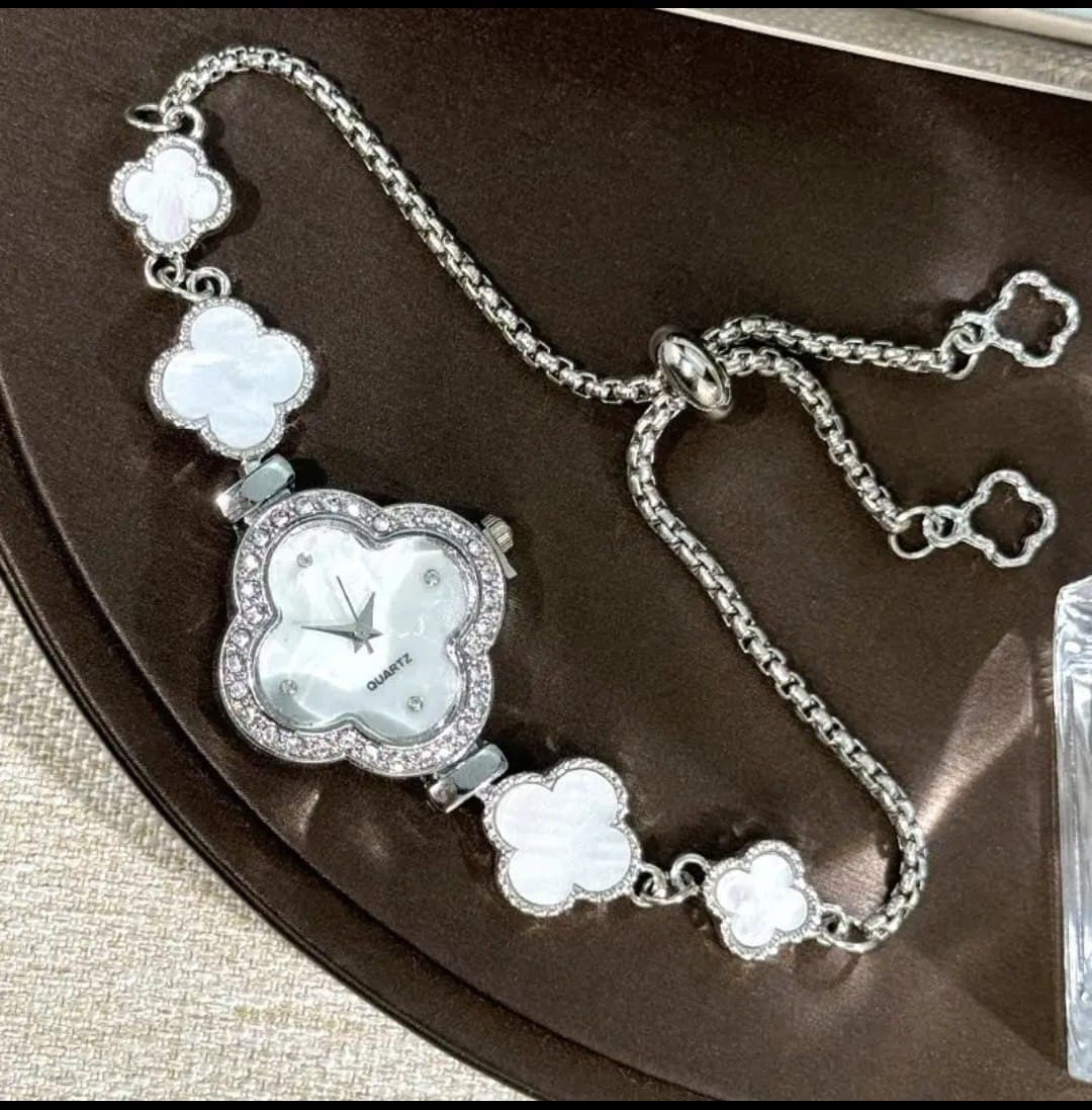 Yorqin toshlar bilan bezatilgan ayollar soat-bilaguzuki⌚🍀✨